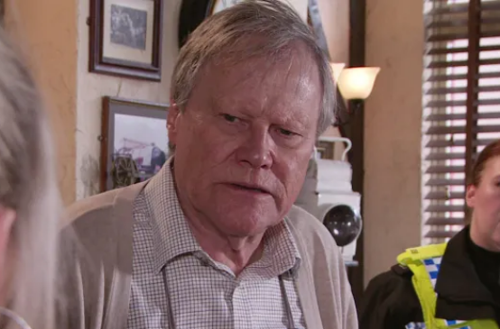 Coronation Street newcomer left homeless as she rejects Roy Cropper’s help